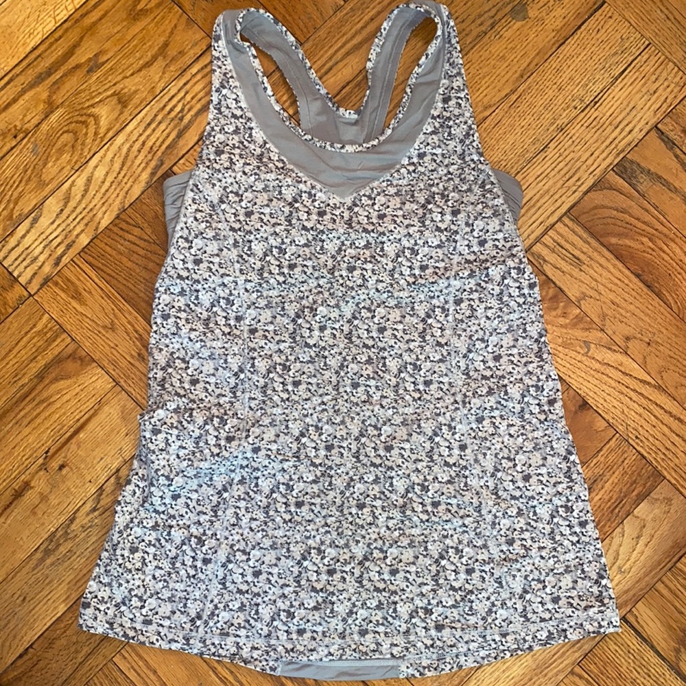 Lululemon Gray Pattern Racerback Tank Top Built In Bra Size 6 Yoga Workout